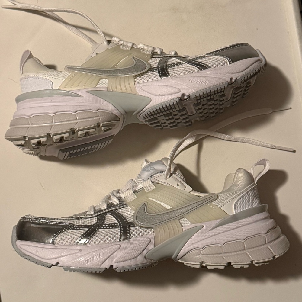 Nike Women’s V2K Run Shoes Grey/Silver
